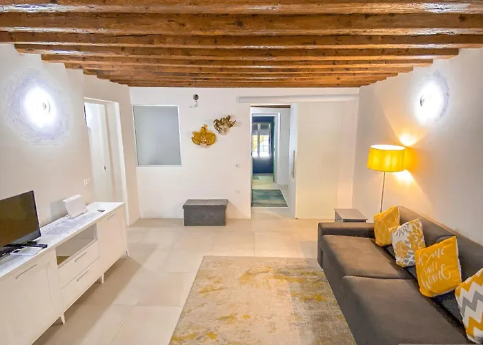 Isa Lovely Home In