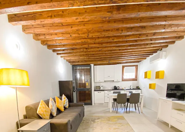 Isa Lovely Home In